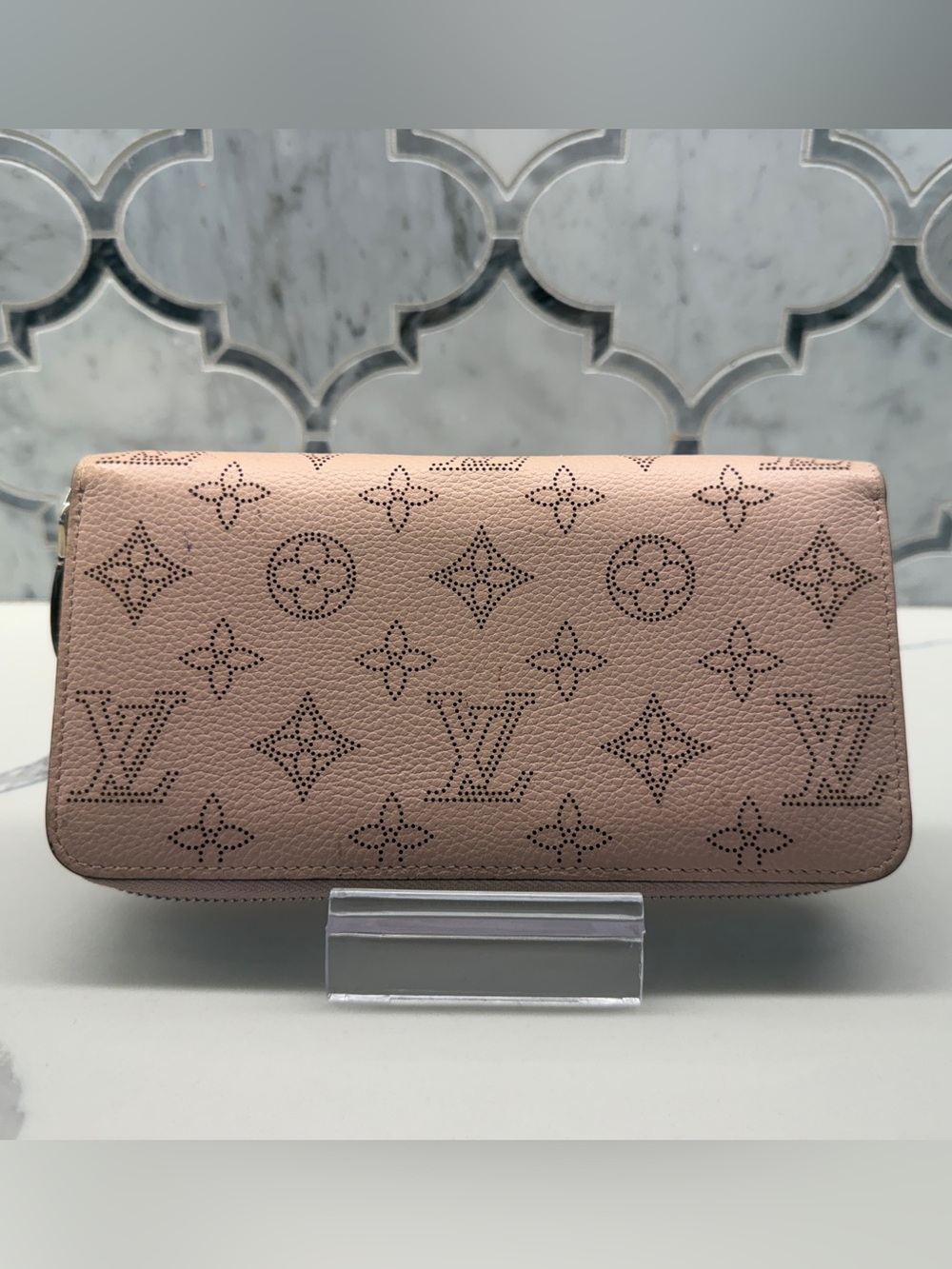 Louis Vuitton Blush Mahina Monogram Zippy
